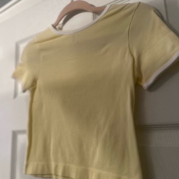 Yellow Top - Picture 3 of 4